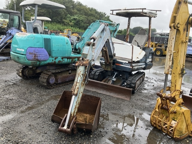 MINI EXCAVATOR