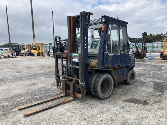 Forklift