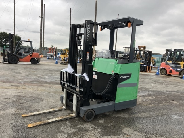 Reach Forklift