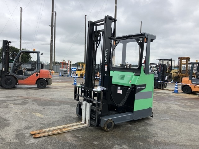 Reach Forklift
