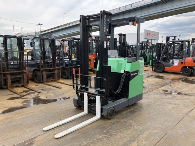 Reach Forklift