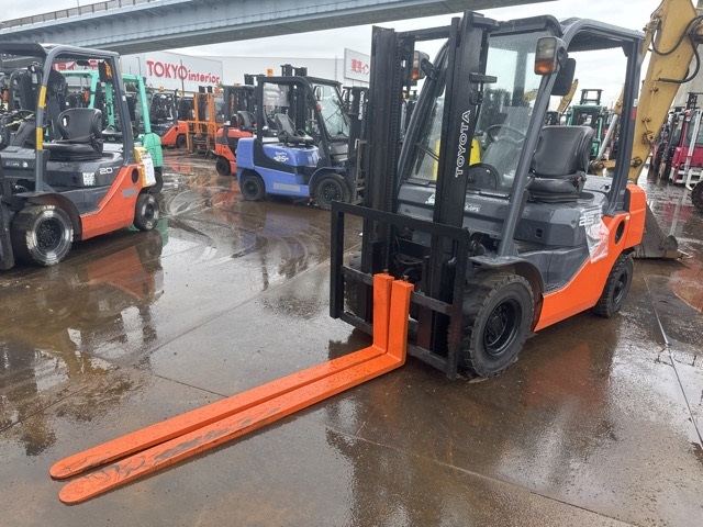 Forklift
