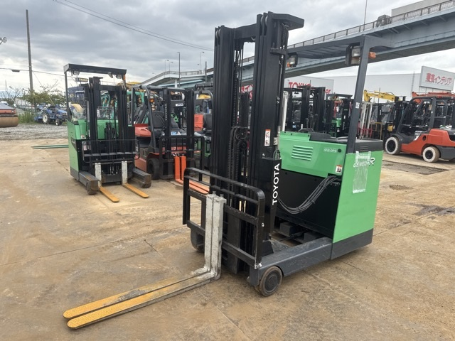 Reach Forklift
