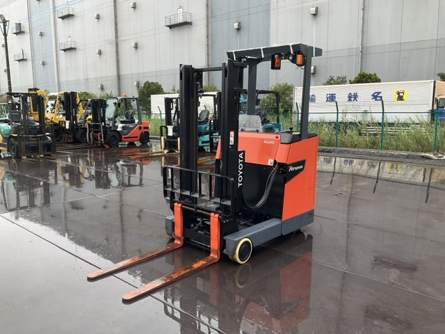 Reach Forklift
