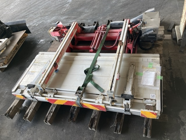 TRUCK FIXTURES