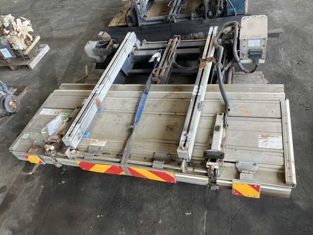 TRUCK FIXTURES