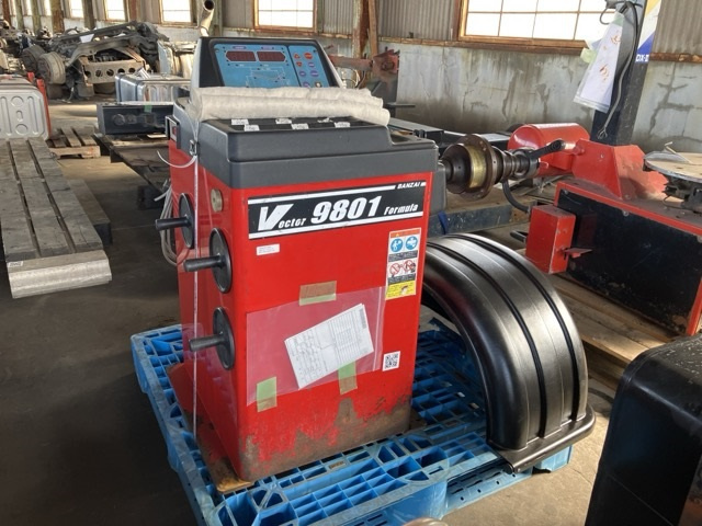 TIRE CHANGER