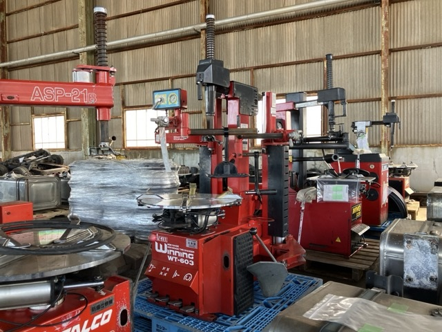 TIRE CHANGER