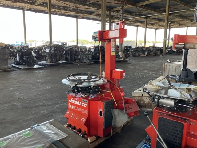 TIRE CHANGER