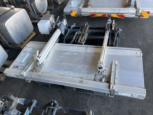 TRUCK FIXTURES
